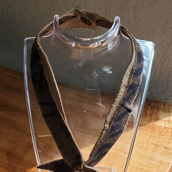 ROAR!!🐅TIGER STRIPED PIGSKIN LEATHER STONE CHOKER - Picture 6 of 8